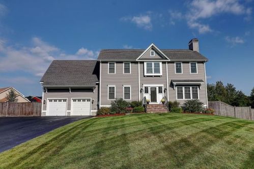 17 Evelyn Way, Seekonk, MA 02771-5334