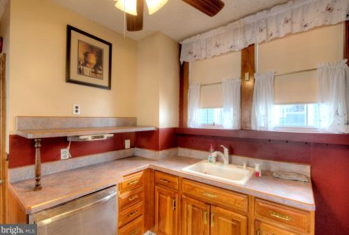 209 Delsea Dr, West Deptford NJ 08093-1222 exterior