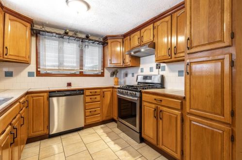 140 Norfolk St, Worcester MA 01604-2910 exterior