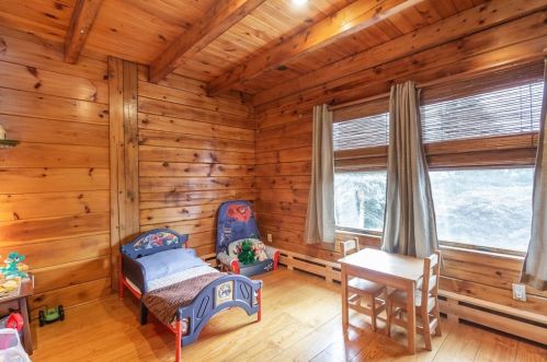 550 Hart St, Dighton MA  02715-1407 exterior