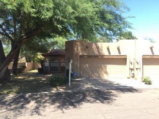 4054 Round Hill Dr, Phoenix AZ  85028-2271 exterior