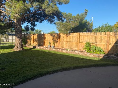 2145 Clarendon Ave, Phoenix AZ 85031-3142 exterior