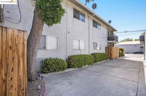 300 Warren Ave, San Leandro CA 94577-5063 exterior