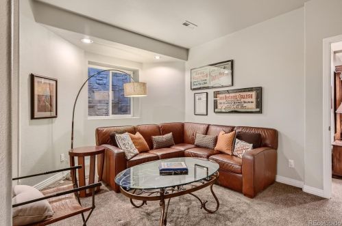 27 Glenmoor Dr, Englewood CO 80113-7115 exterior