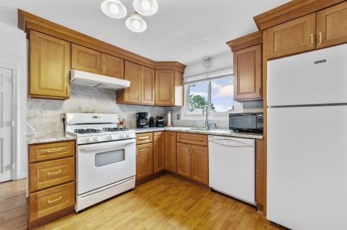 419 Newport Ave, Quincy, MA 02170-4060