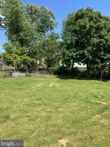 124 Military Dr, West Deptford NJ 08063-1507 exterior