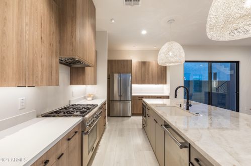 7729 13th Pl, Phoenix AZ  85020-4202 exterior