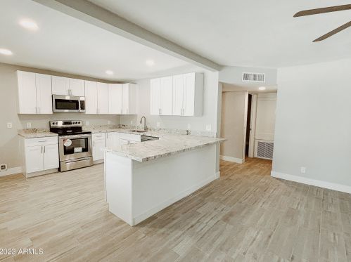 2221 27th St, Phoenix AZ 85008-4924 exterior