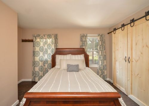 70 Spruce St, New Bedford MA 02740-5305 exterior