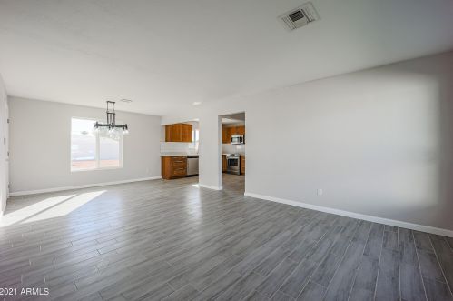 501 El Camino Dr, Phoenix AZ 85051-4627 exterior