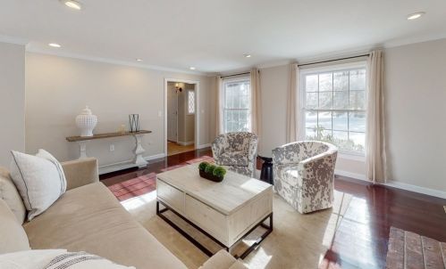 11 Colonial Dr, Shrewsbury MA  01545-1520 exterior