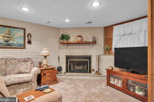 228 Somerset Rd, West Deptford NJ 08096-6066 exterior