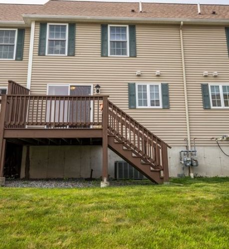 530 Mammoth Rd, Dracut MA 01826-6200 exterior