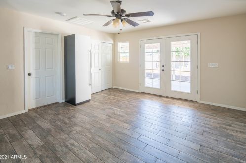 1724 Clarendon Ave, Phoenix AZ 85033-4121 exterior