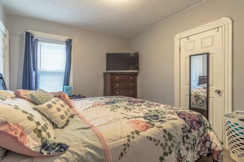 285 Earle St, New Bedford MA 02746-1814 exterior