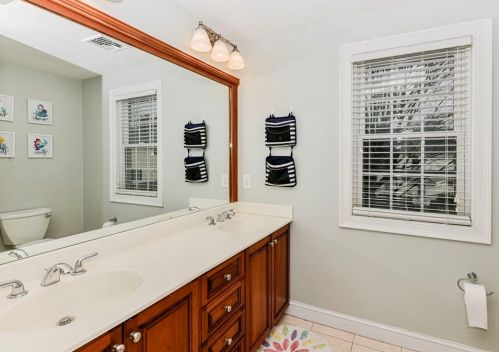 51 Hastings Rd, Dedham MA 02026-5407 exterior