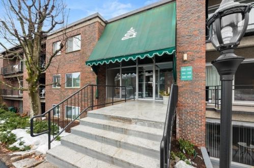 1212 Greendale Ave, Needham MA 02492-4631 exterior