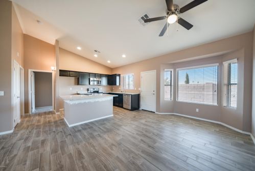 18040 20th St, Phoenix AZ  85022-1704 exterior