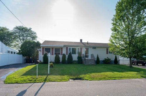 64 Litchfield Ave, Dracut, MA 01826-2560