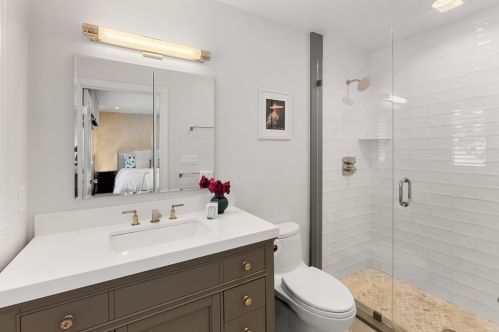 21 Cross Hl Rd, Newton MA 02459-3119 exterior