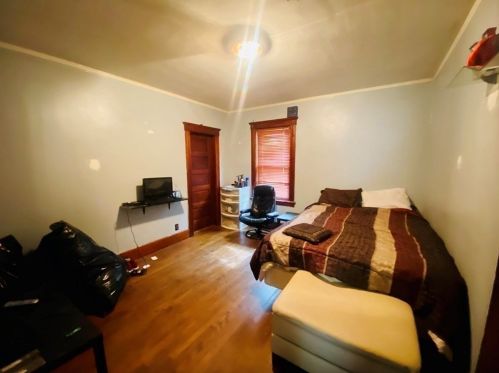 7 Kendall St, Worcester MA 01605-2715 exterior