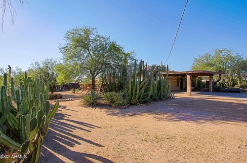 1945 Campo Bello Dr, Phoenix AZ 85032-2051 exterior