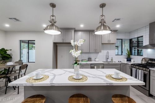 3118 15th Ave, Phoenix, AZ 85015-5831