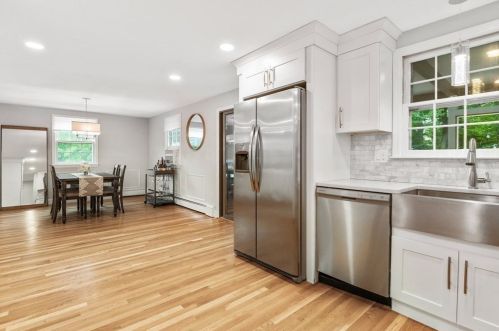 18 Pennacook St, Norfolk MA  02056-1117 exterior