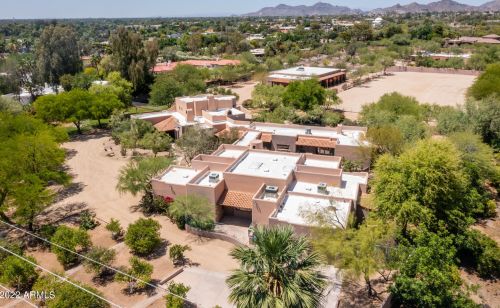 2020 Bethany Home Rd, Phoenix AZ 85014-2434 exterior