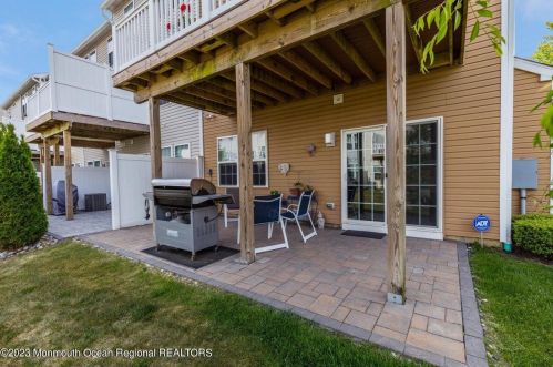 111 Waypoint Dr, Tinton Falls NJ 07724 exterior