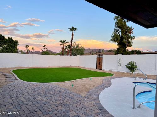 2501 Beryl Ave, Phoenix AZ  85028-3714 exterior