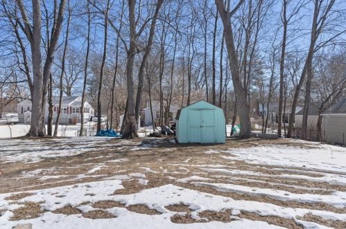 83 Litchfield Ave, Dracut MA 01826-2565 exterior