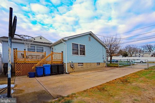 420 Pennsylvania Ave, West Deptford NJ 08063-1223 exterior