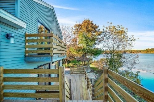 1337 Bay St, Taunton MA 02780-2521 exterior