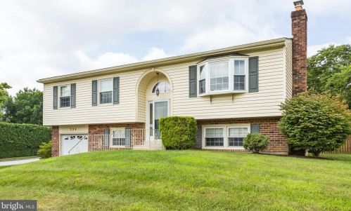 335 Hanby Cir, Boothwyn, PA 19061-2319