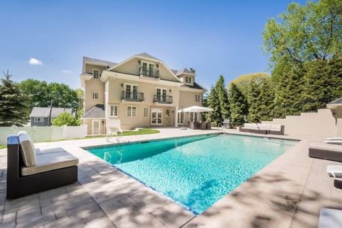 72 Drumlin Rd, Newton, MA 02459-2807