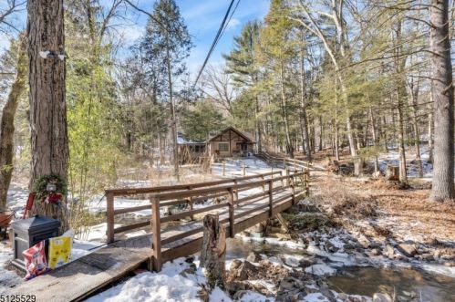 30 Colfax Dr, Skyline Lakes NJ  07456-1205 exterior