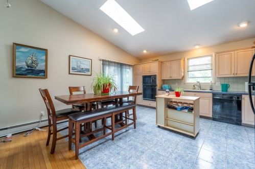 44 Rudolph St, Worcester MA 01604-3126 exterior