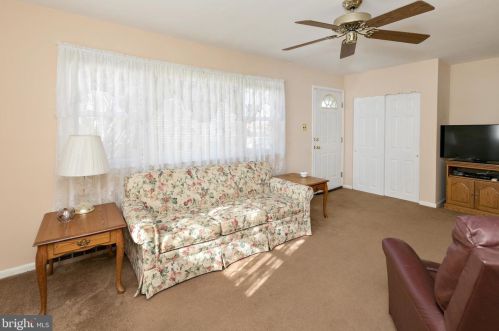 5 Cambridge Ave, Erial NJ 08081-1229 exterior