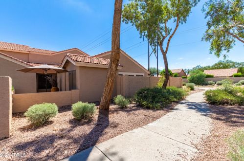 13642 41 Pl, Phoenix AZ 85028-2214 exterior