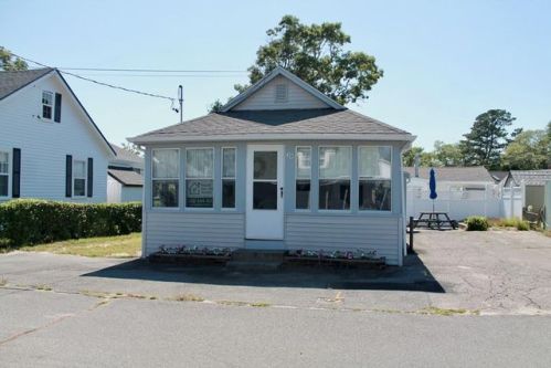 29 Pleasant St, Wareham, MA 02571-2544