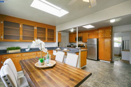 2165 Bradhoff Ave, San Leandro CA 94577-6119 exterior