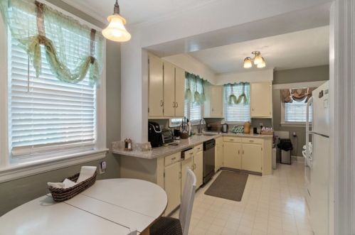 119 Washington St, Newton MA 02458-2250 exterior