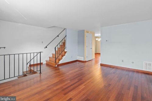 813 6 St, Philadelphia PA 19140-3327 exterior