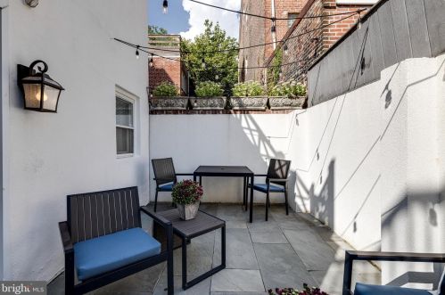 335 6 St, Philadelphia PA 19140-4560 exterior