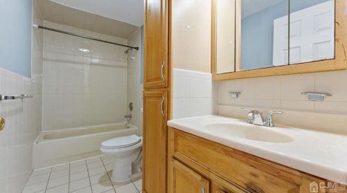 30 Whittier St, Carteret NJ  07008-2855 exterior