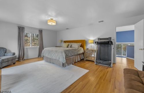 79 Pinewood Dr, Skyline Lakes NJ  07456-1122 exterior