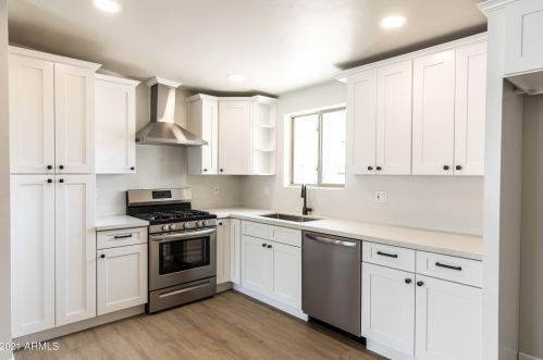 2571 Captain Dreyfus Ave, Phoenix AZ  85032-5914 exterior