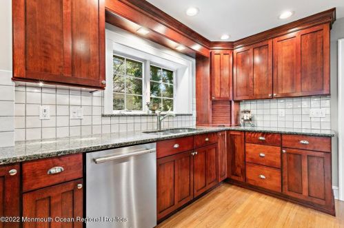 182 Pinckney Rd, Little Silver NJ 07739-1015 exterior