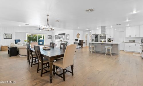 5201 34th St, Phoenix AZ  85018-1440 exterior